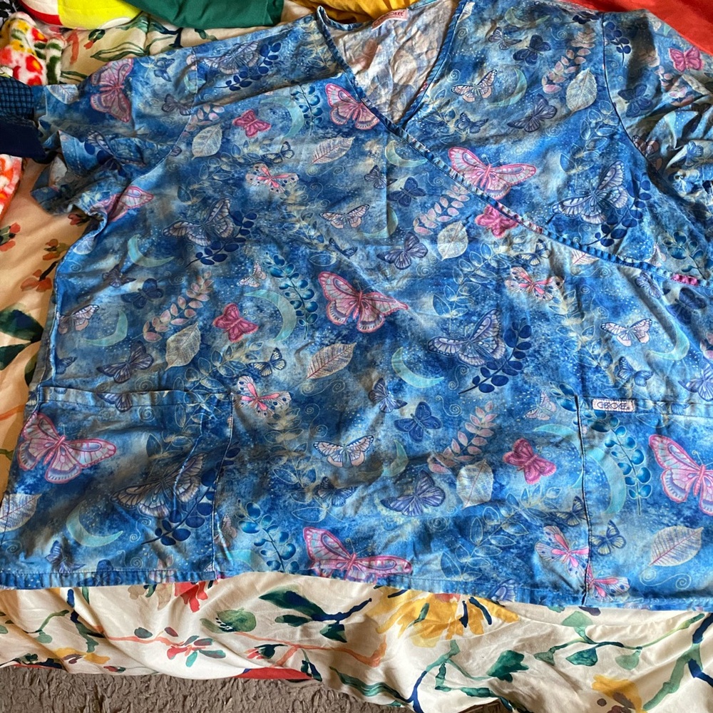 XXL scrub top, super pretty no longer needed.